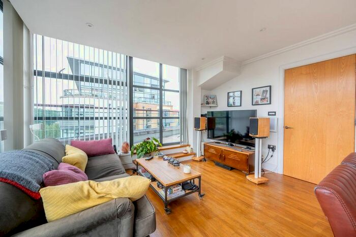 2 Bedroom Flat For Sale In Ferry Quays, Brentford, TW8