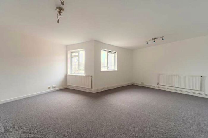 3 Bedroom Flat To Rent In Radcliffe Road, Croydon, CR0