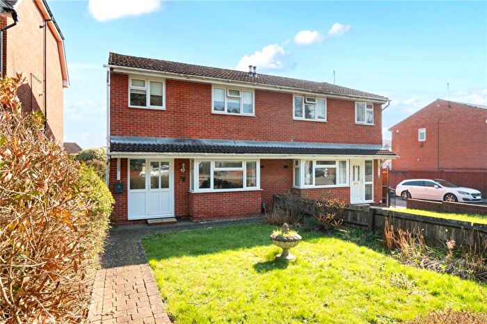 3 Bedroom Semi-Detached House For Sale In Regents Park Road, Southampton, Hampshire, SO15