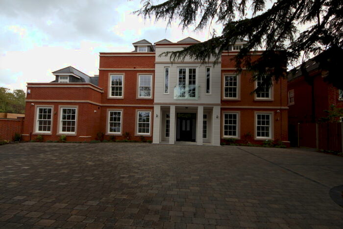 1 Bedroom Flat To Rent In Fairmile Lane, Cobham, KT11