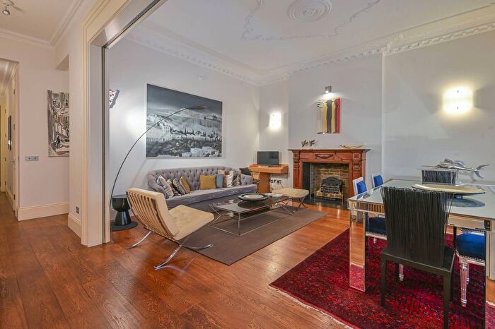 2 Bedroom Flat To Rent In Queens Gate, South Kensington, London, SW7