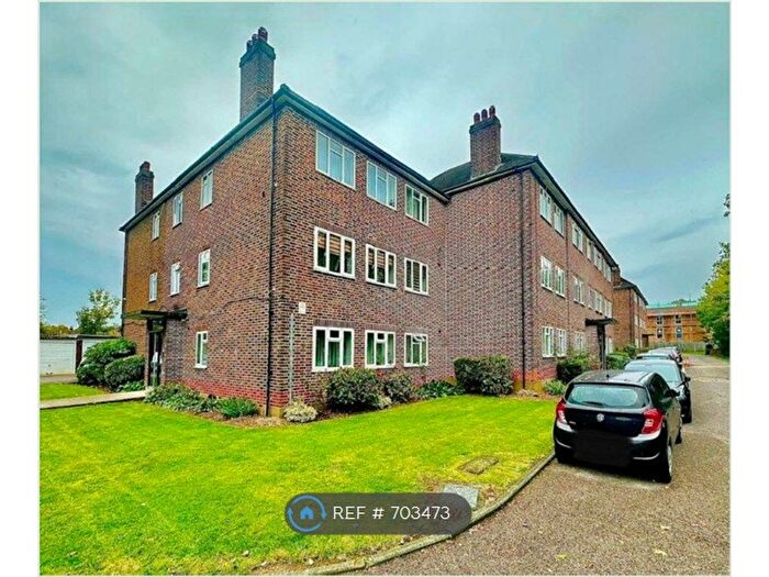 2 Bedroom Flat To Rent In High Road, London, N12