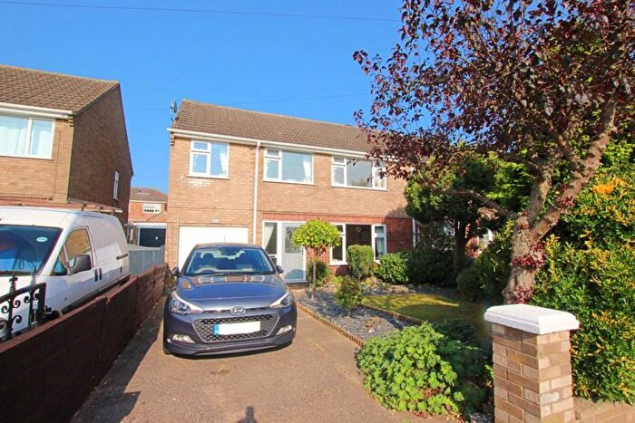 4 Bedroom Semi-Detached House For Sale In St. Nicholas Drive, Grimsby, DN37