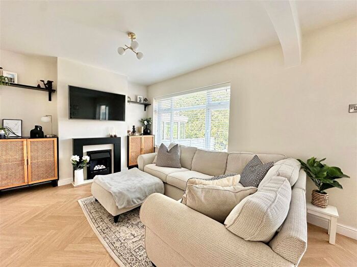 3 Bedroom Mews For Sale In Ashfield Road, High Peak, SK23