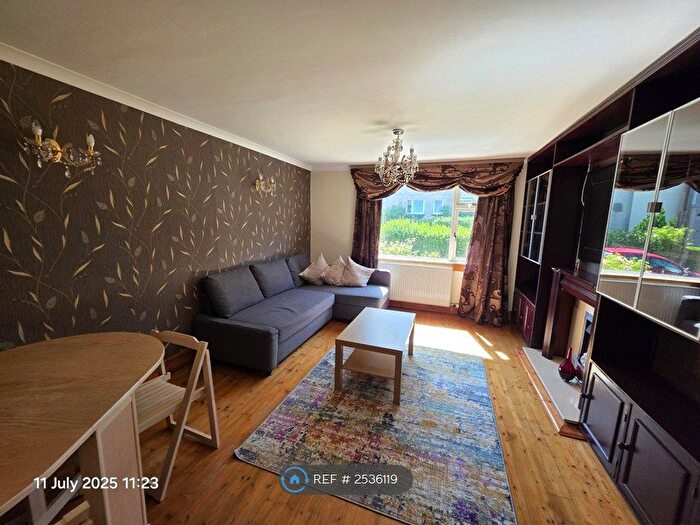2 Bedroom Flat To Rent In Lady Nairne Loan, Edinburgh, EH8