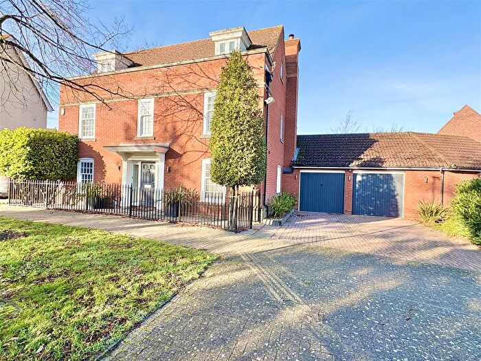 5 Bedroom Detached House For Sale In Cuckoo Way, Great Notley, Braintree, CM77