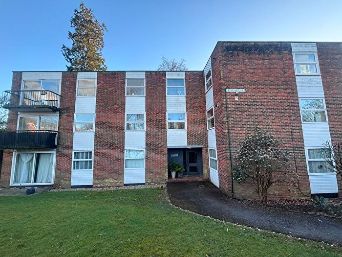 2 Bedroom Farmhouse To Rent In Lingwood Close, Chilworth, Southampton, SO16