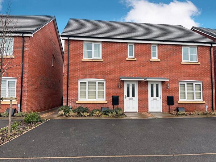 3 Bedroom Semi-Detached House To Rent In Barclay Close, Wellesbourne, Warwick, CV35