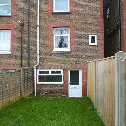 1 Bedroom Flat To Rent In Queens Road, East Grinstead, RH19