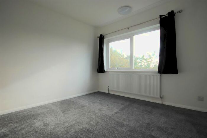 1 Bedroom Flat To Rent In Grove Hill, South Woodford, London, E18