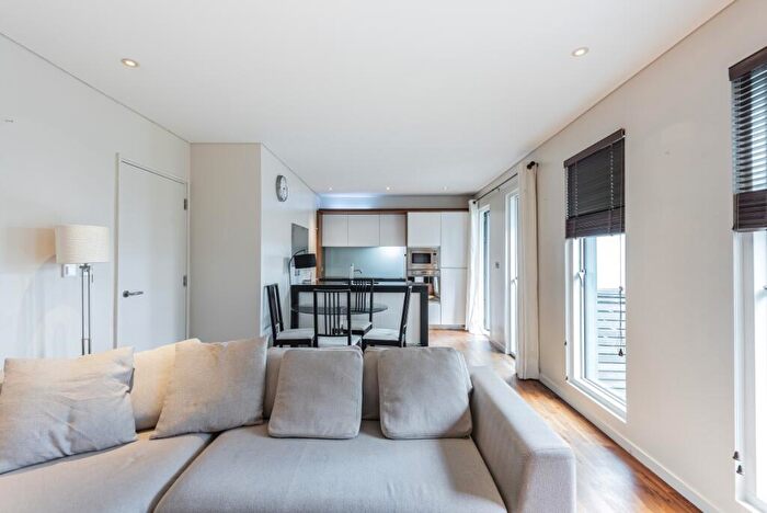 2 Bedroom Flat To Rent In Balham Grove, Balham, London, SW12