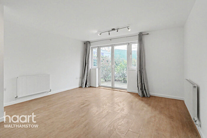 1 Bedroom Apartment For Sale In Hawker Place, Walthamstow, E17