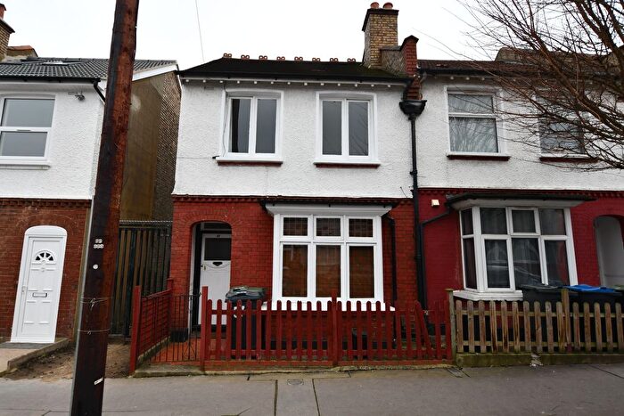 3 Bedroom Semi-Detached House To Rent In Tunstall Road, Croydon, CR0