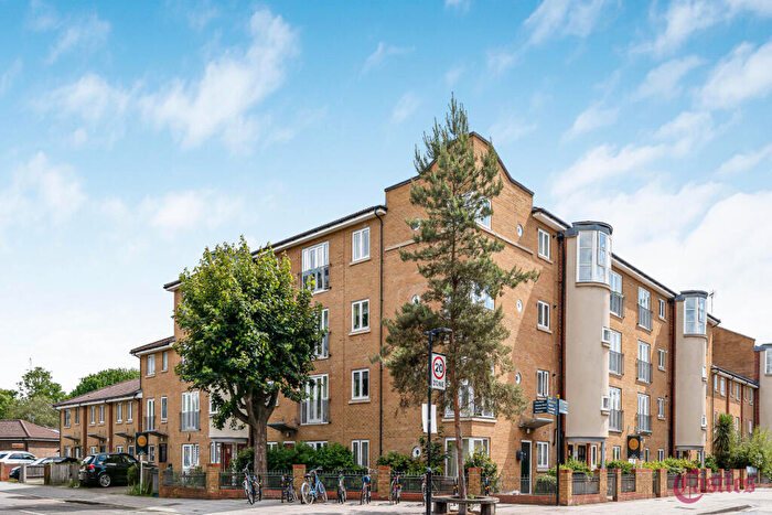 1 Bedroom Flat For Sale In Semley Gate, London, E9 - Photo 2
