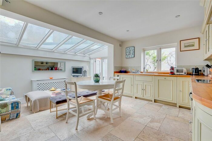 2 Bedroom Flat To Rent In Gironde Road, London, SW6