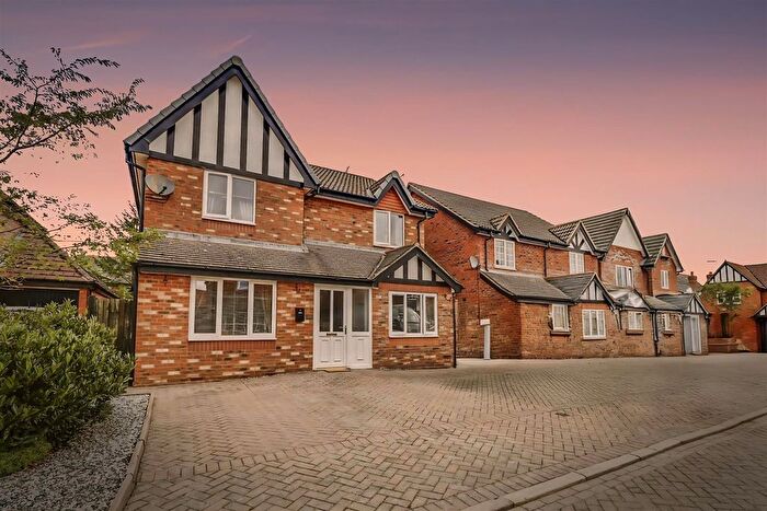 5 Bedroom Detached House For Sale In Huntersfield, Shavington, Crewe, CW2