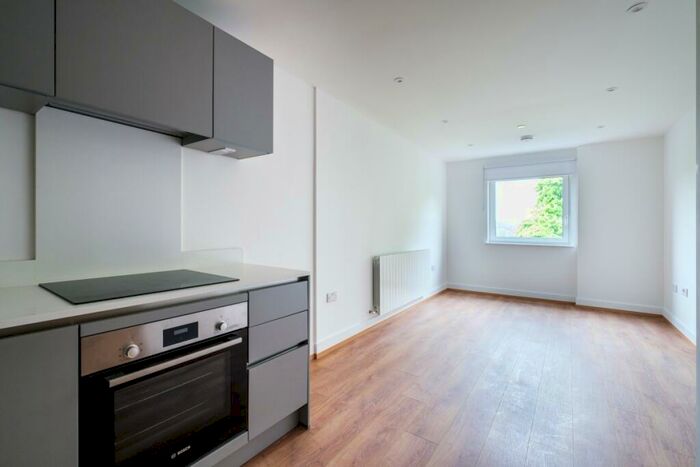 1 Bedroom Apartment To Rent In Well Farm Road, Whyteleafe, CR3