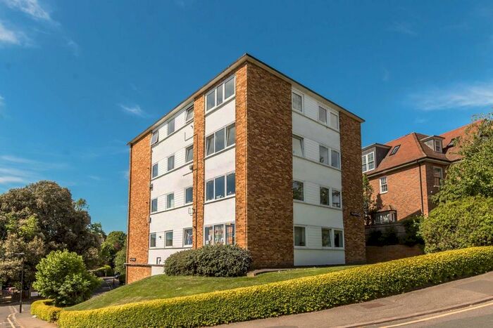 2 Bedroom Flat To Rent In Thornton Hill, London SW19