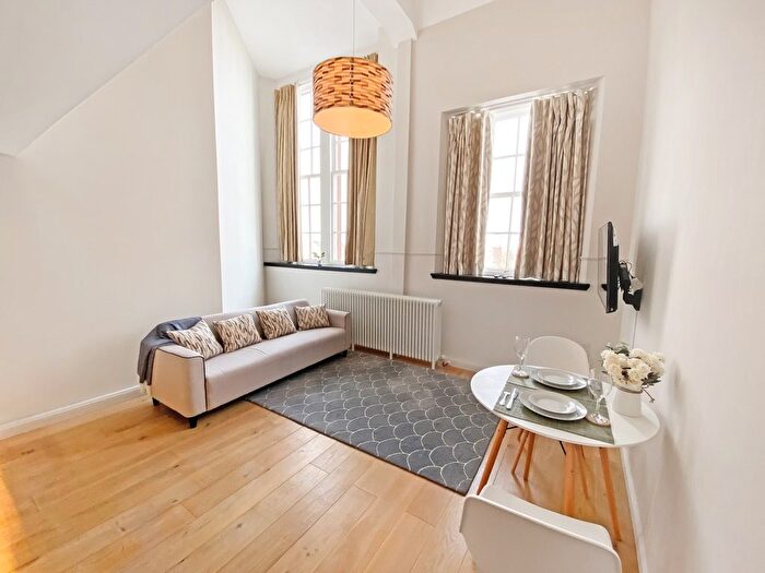 1 Bedroom Flat To Rent In Flat, Mcdonald Road, Broughton, Edinburgh, EH7