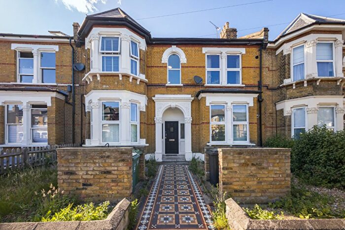 2 Bedroom Flat For Sale In Forest Drive East, London, E11