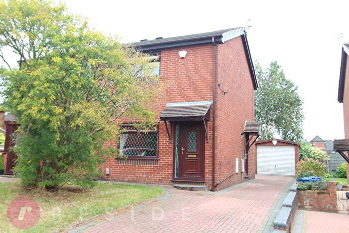 2 Bedroom Semi-Detached House For Sale In Green Bridge Close, Queensway, Rochdale, OL11