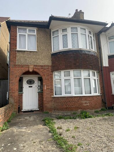 1 Bedroom Flat To Rent In Bengarth Drive, Harrow, HA3