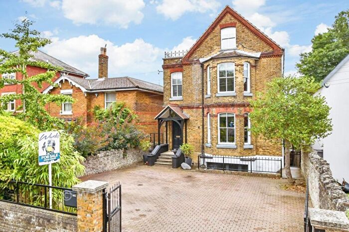 5 Bedroom Detached House For Sale In Buckland Road, Maidstone, Kent, ME16
