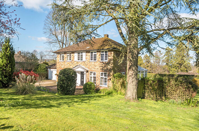 4 Bedroom Detached House For Sale In Vaughans, Alton, Hampshire, GU34