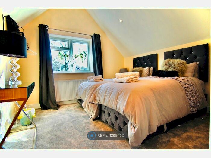 4 Bedroom Detached House To Rent In Venetia Close, Caversham, Reading RG4