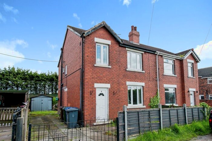 3 Bedroom Semi-Detached House For Sale In Glebelands, Knottingley, WF11