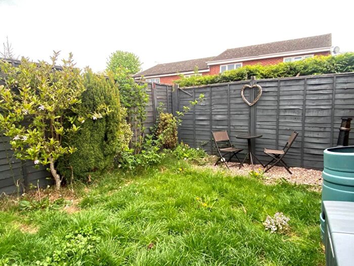 2 Bedroom House To Rent In Grantham Close, HR2