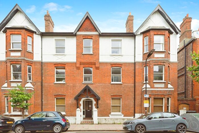 3 Bedroom Flat To Rent In Rowhill Road, London, E5