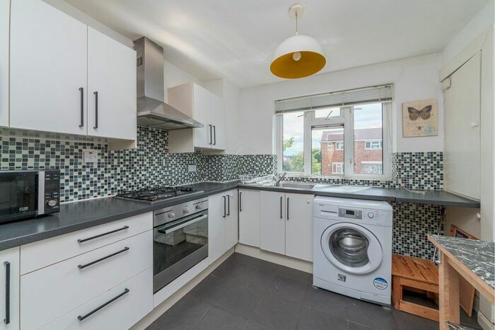 3 Bedroom Maisonette To Rent In The Rodings, Snakes Lane, Woodford Green, IG8