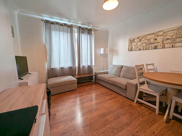 2 Bedroom Flat To Rent In Loganlea Gardens, Edinburgh, EH7