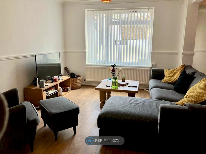 3 Bedroom Semi-Detached House To Rent In London Road, London, E13