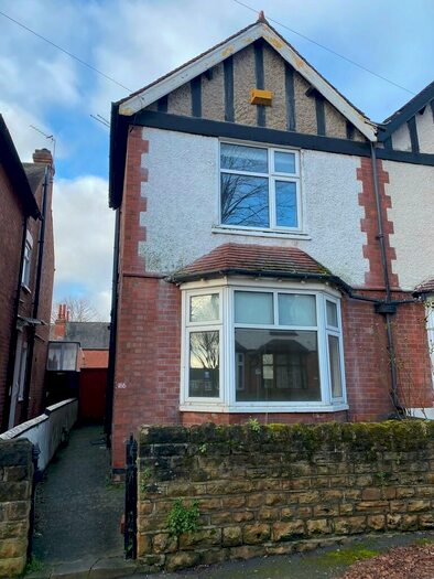 3 Bedroom Semi-Detached House To Rent In Rolleston Drive, Lenton, NG7