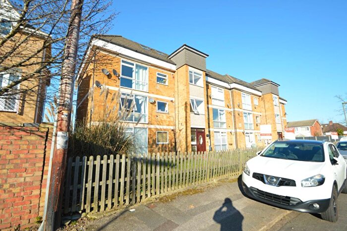 2 Bedroom Flat To Rent In Edward Way, Ashford, TW15