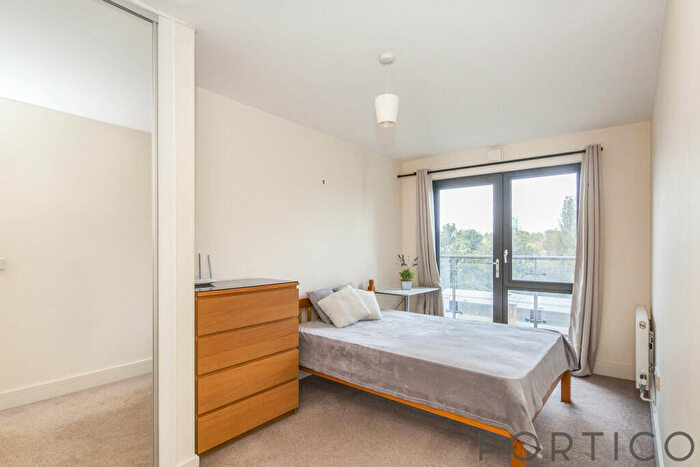 2 Bedroom Apartment To Rent In Gwynne Road, London, SW11