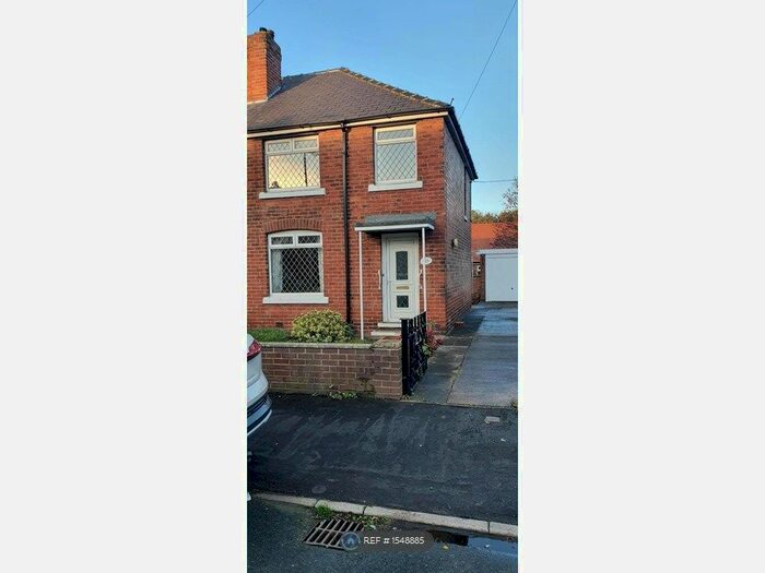 3 Bedroom End Of Terrace House To Rent In Moorhouse Avenue, Stanley, Wakefield, WF3