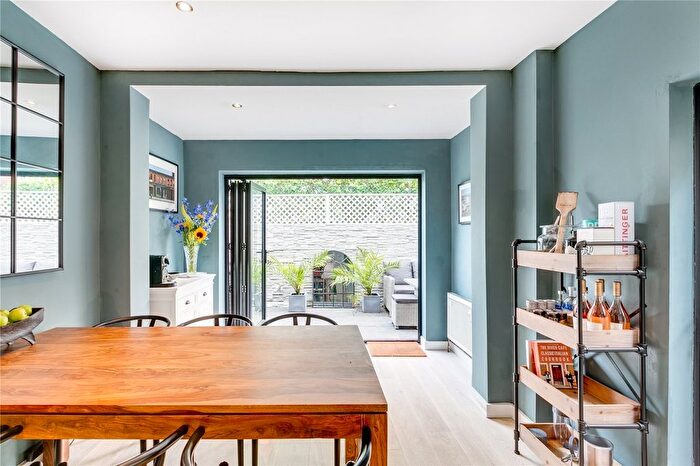 2 Bedroom Flat To Rent In Bronsart Road, Fulham, SW6