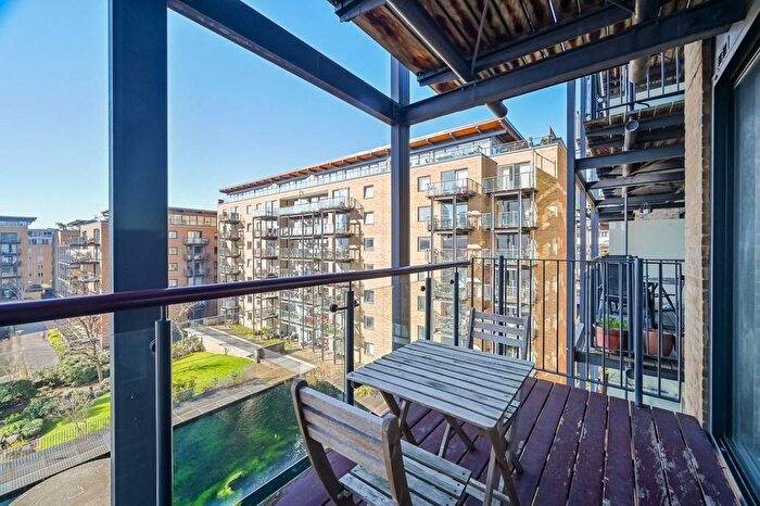 2 Bedroom Flat For Sale In Berglen Court, Limehouse, London, E14