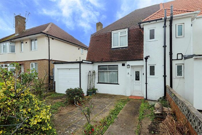 4 Bedroom Semi Detached House For Sale In Ashwood Avenue, Hillingdon, UB8