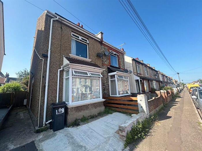 2 Bedroom Semi-detached House To Rent In Warwick Road, Clacton-On-Sea, CO15