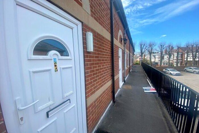 3 Bedroom Flat To Rent In Carlton, Nottingham, NG4
