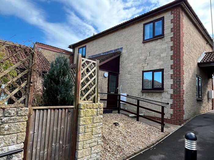 2 Bedroom Apartment For Sale In Kingshill Gardens, Nailsea, North Somerset, BS48