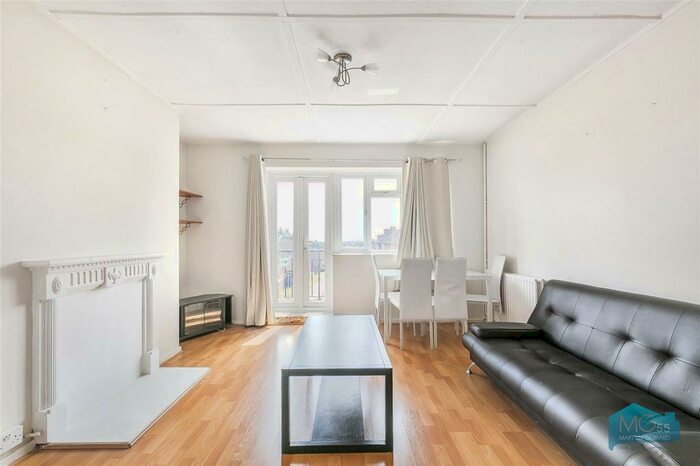 2 Bedroom Apartment To Rent In Basing Way, Finchley, N3