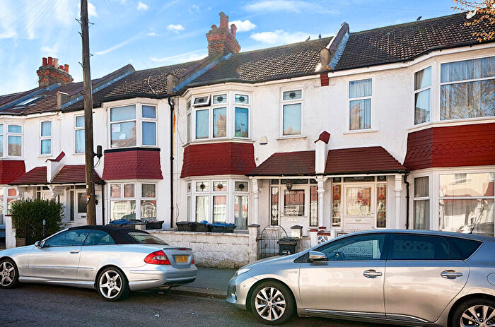 3 Bedroom Terraced House For Sale In Stratford Road, Thornton Heath, CR7
