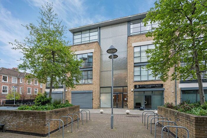 2 Bedroom Flat To Rent In Ferry Lane, Brentford, TW8