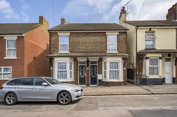 3 Bedroom Semi-Detached House To Rent In Victoria Road, Sittingbourne, Kent, ME10