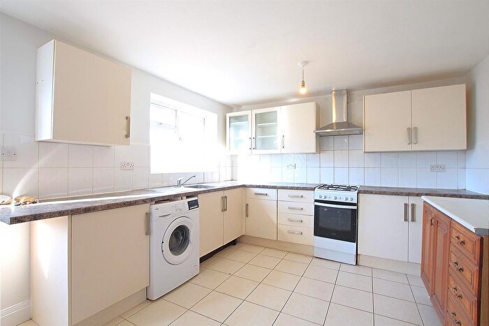 4 Bedroom Semi-Detached House To Rent In Gresham Road, Hounslow, TW3